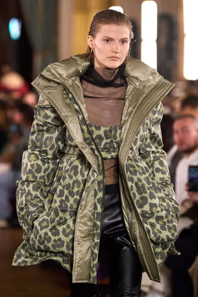 Look 48